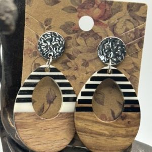 Black, White wood post drops
