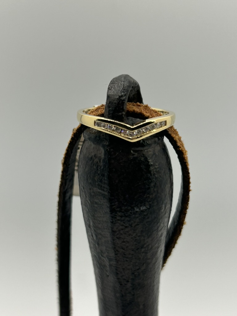 Diamond V Band