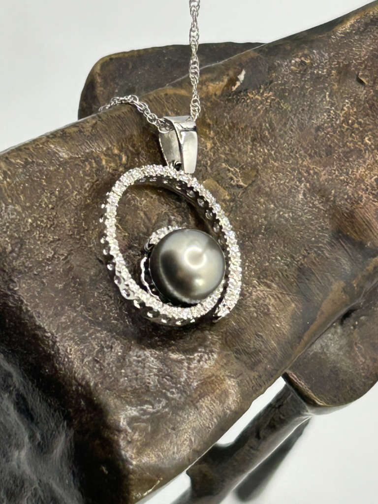 Diamond & Pearl pendant