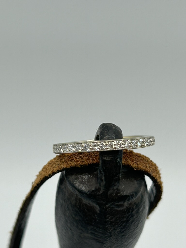 Diamond band
